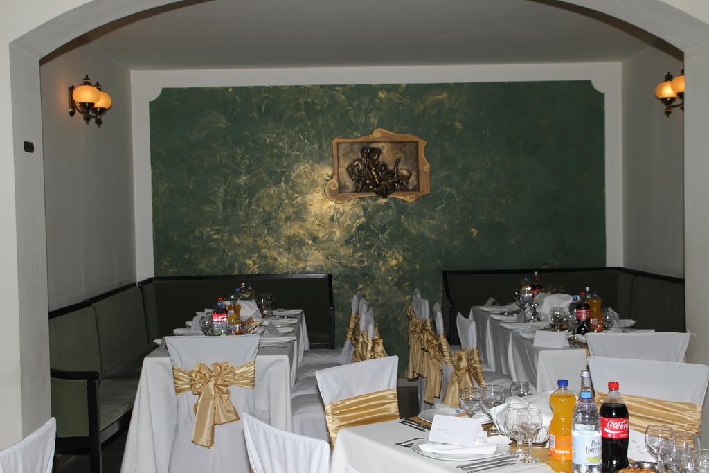 Hotel Royal 2 Urziceni Kültér fotó