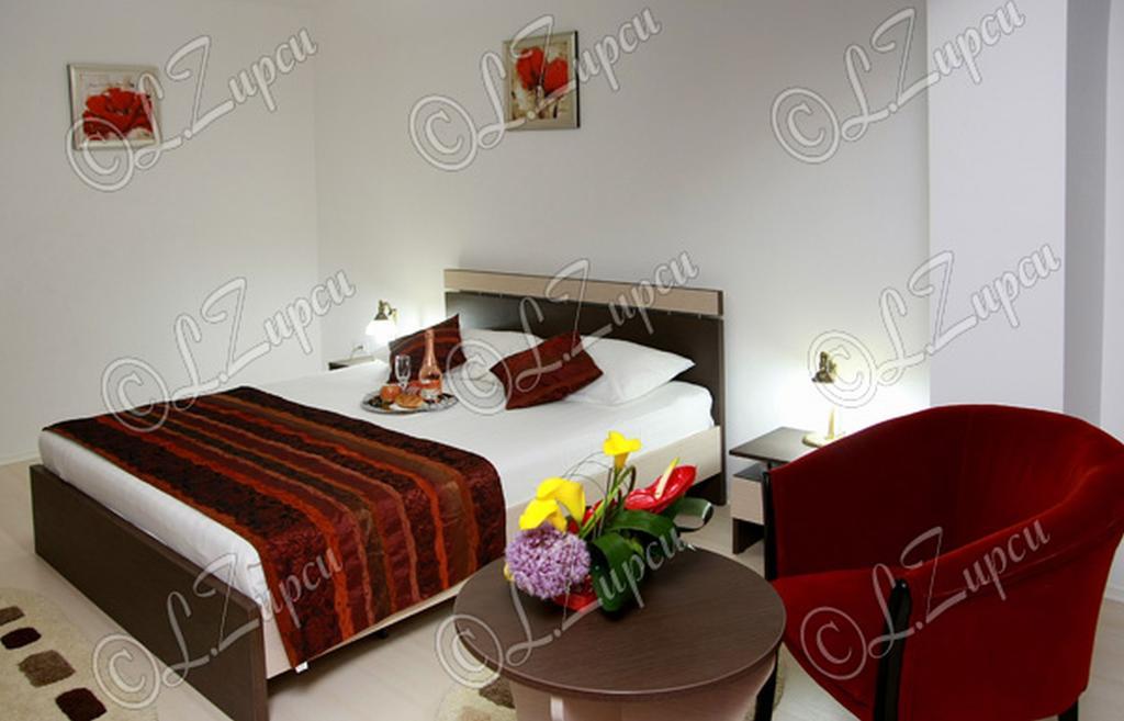 Hotel Royal 2 Urziceni Szoba fotó