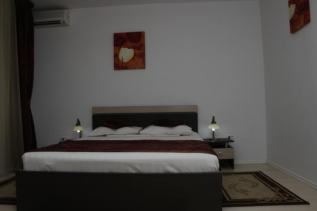 Hotel Royal 2 Urziceni Szoba fotó
