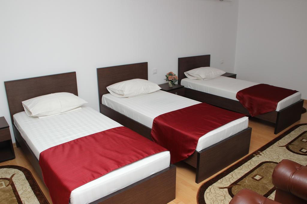 Hotel Royal 2 Urziceni Szoba fotó